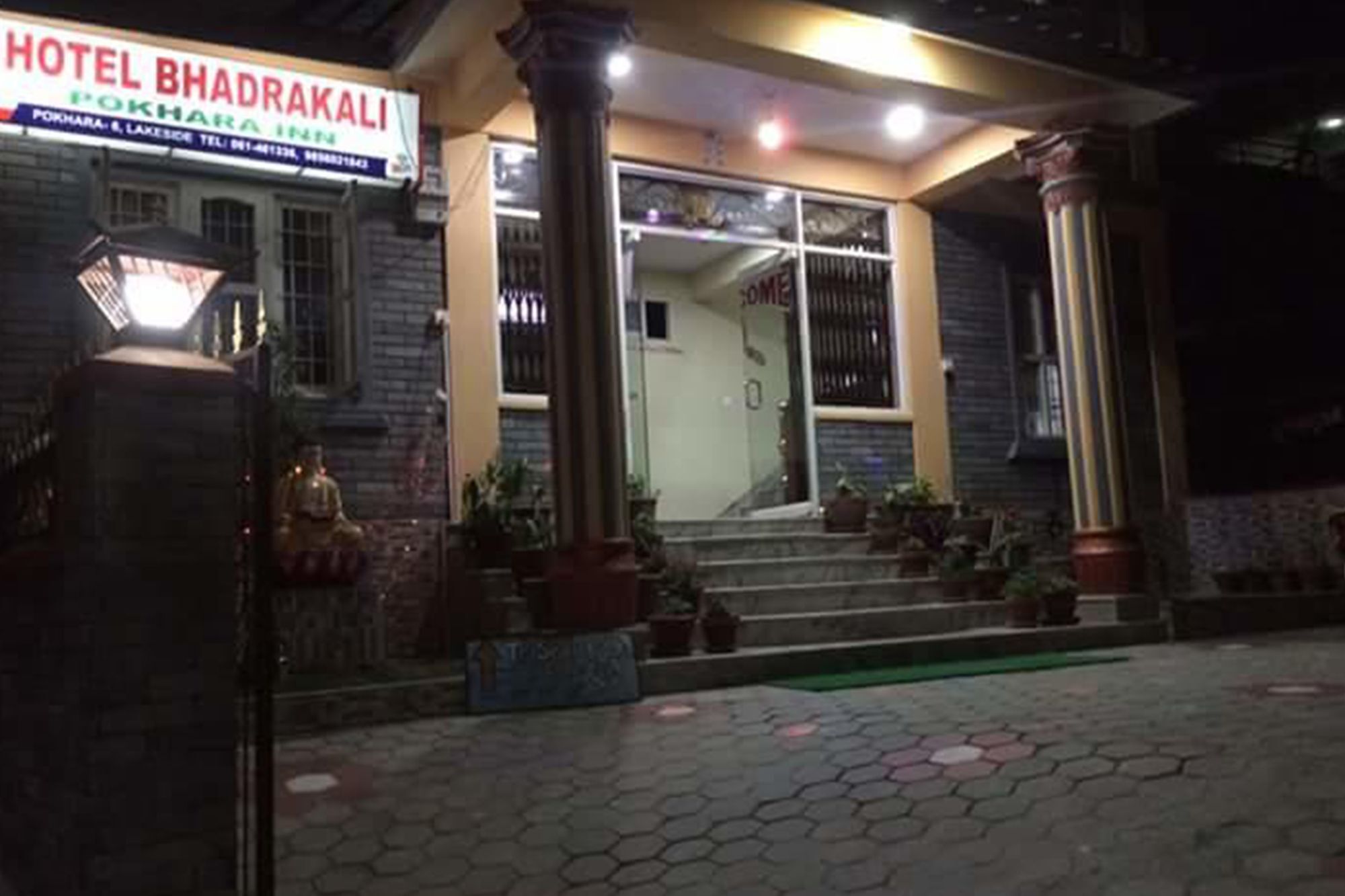 Hotel Bhadrakali Pokhara Inn Ngoại thất bức ảnh